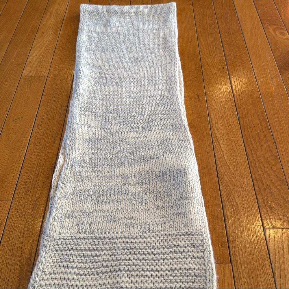 New Universal Thread Oblong Winter Scarf W/ Fringe Cream & Gray Herringbone - Picture 8 of 8